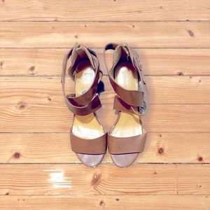 Brown Tommy Hilfiger Block Heel Sandals. Size 8.5